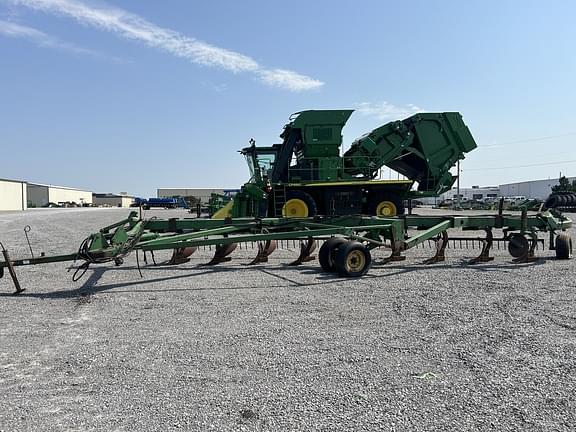 Image of John Deere 3700 equipment image 1