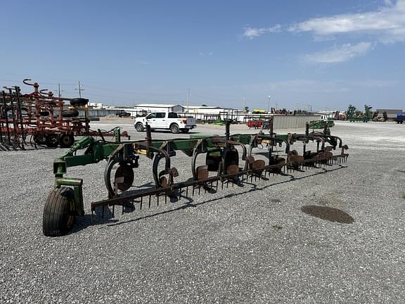 Image of John Deere 3700 equipment image 4