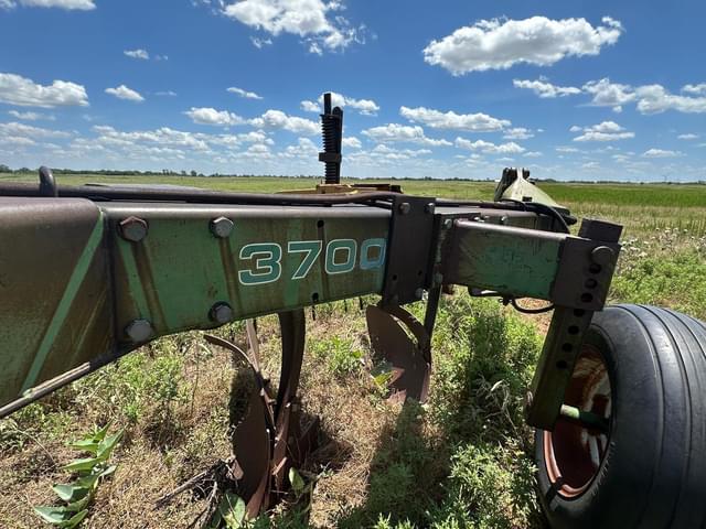 Image of John Deere 3700 equipment image 3
