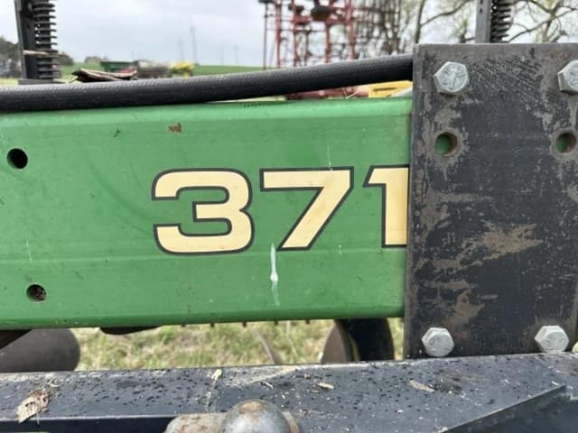 Image of John Deere 3710 equipment image 4