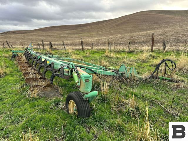 Image of John Deere 3710 equipment image 2