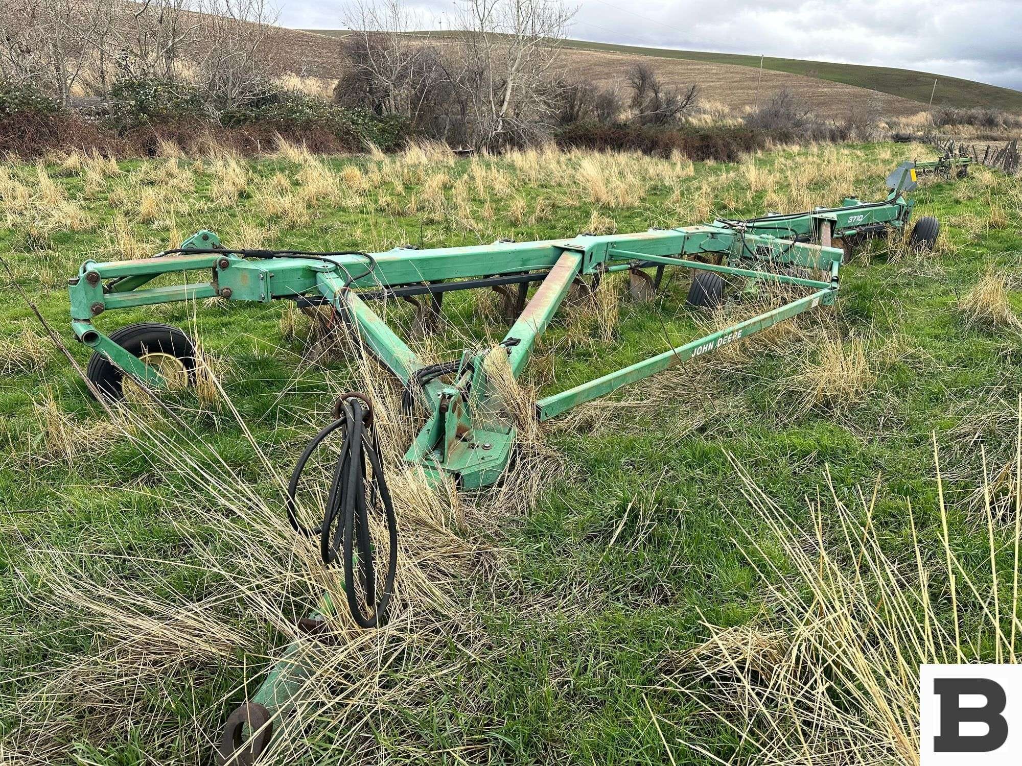 John Deere 3710 Equipment Image0