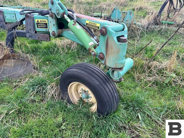 Image of John Deere 3710 equipment image 3