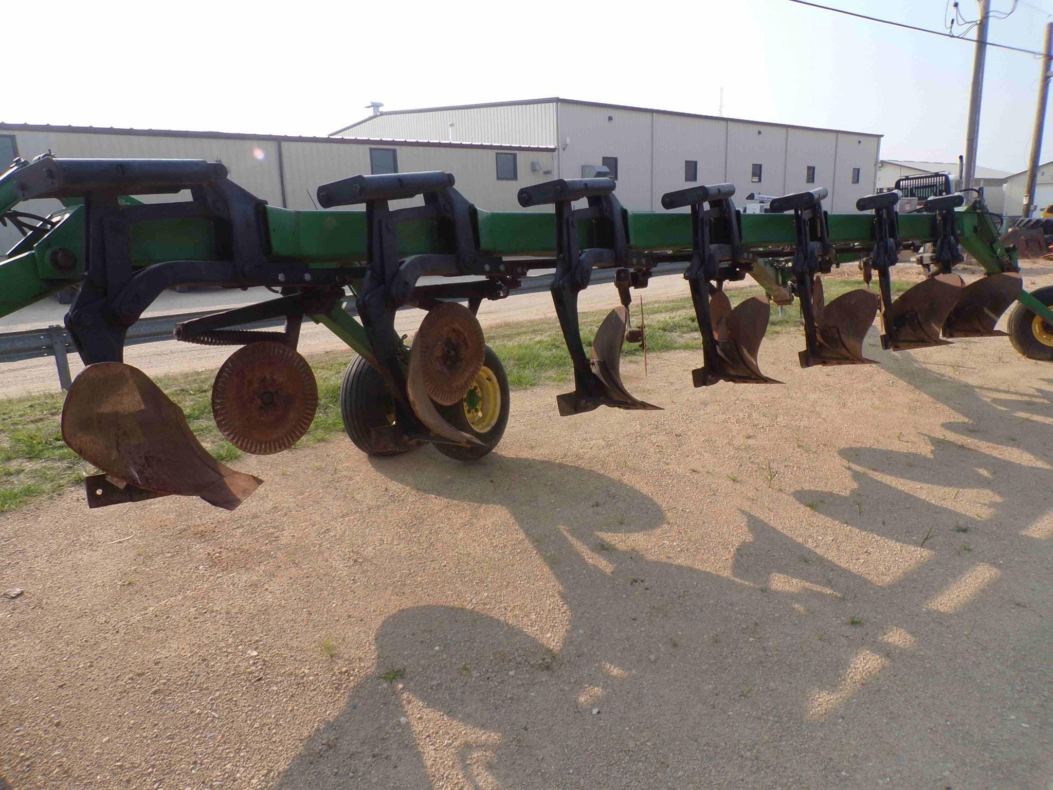 John Deere 3710 Equipment Image0