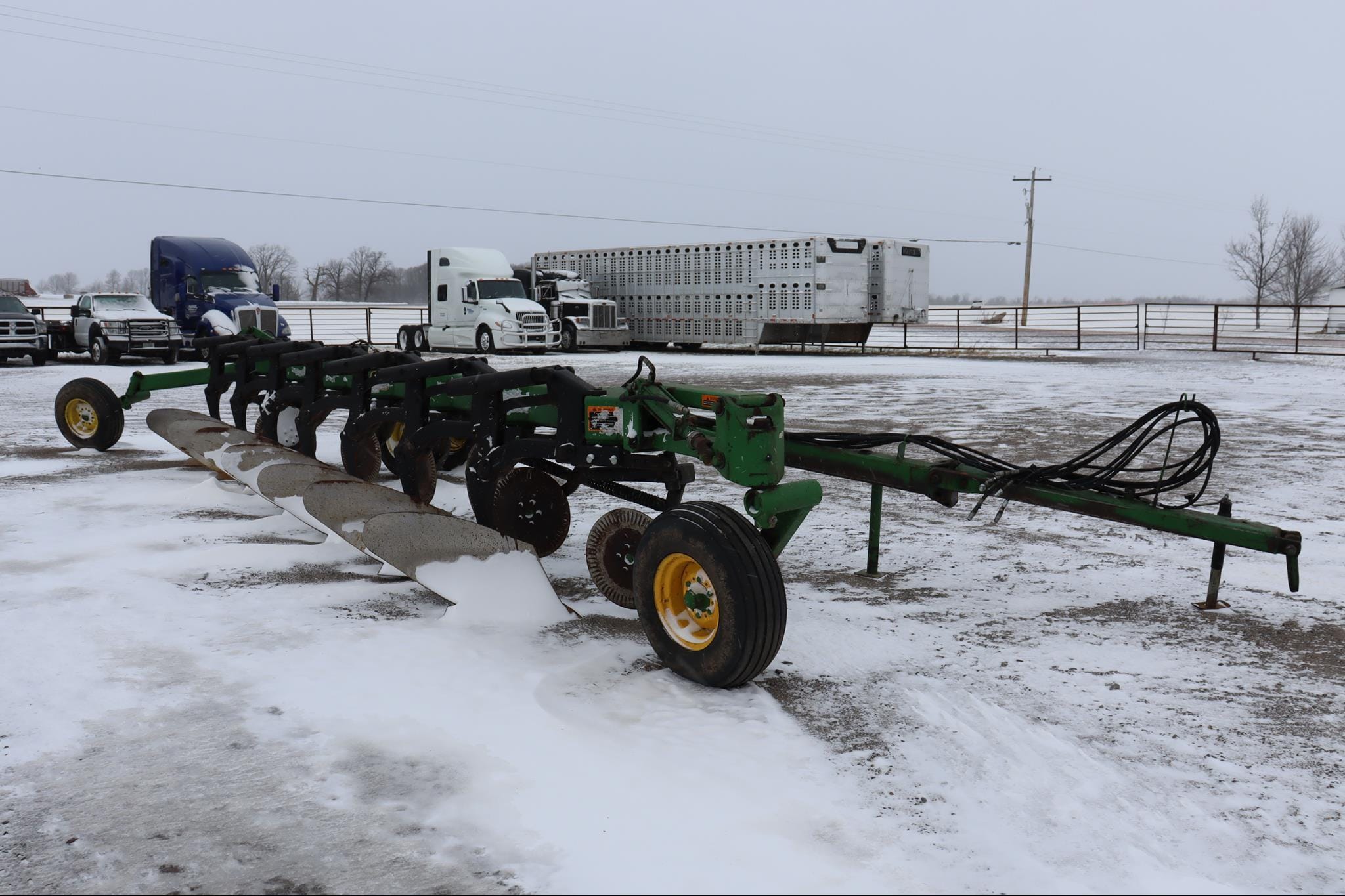 John Deere 3710 Equipment Image0
