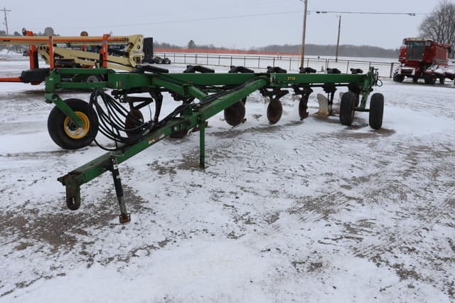 Image of John Deere 3710 equipment image 2