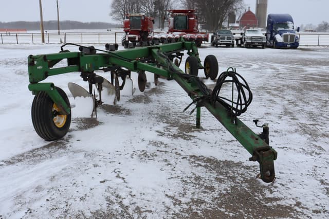 Image of John Deere 3710 equipment image 1