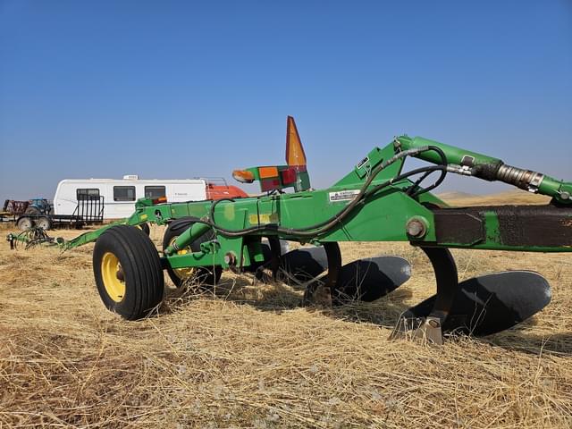 Image of John Deere 3710 equipment image 2