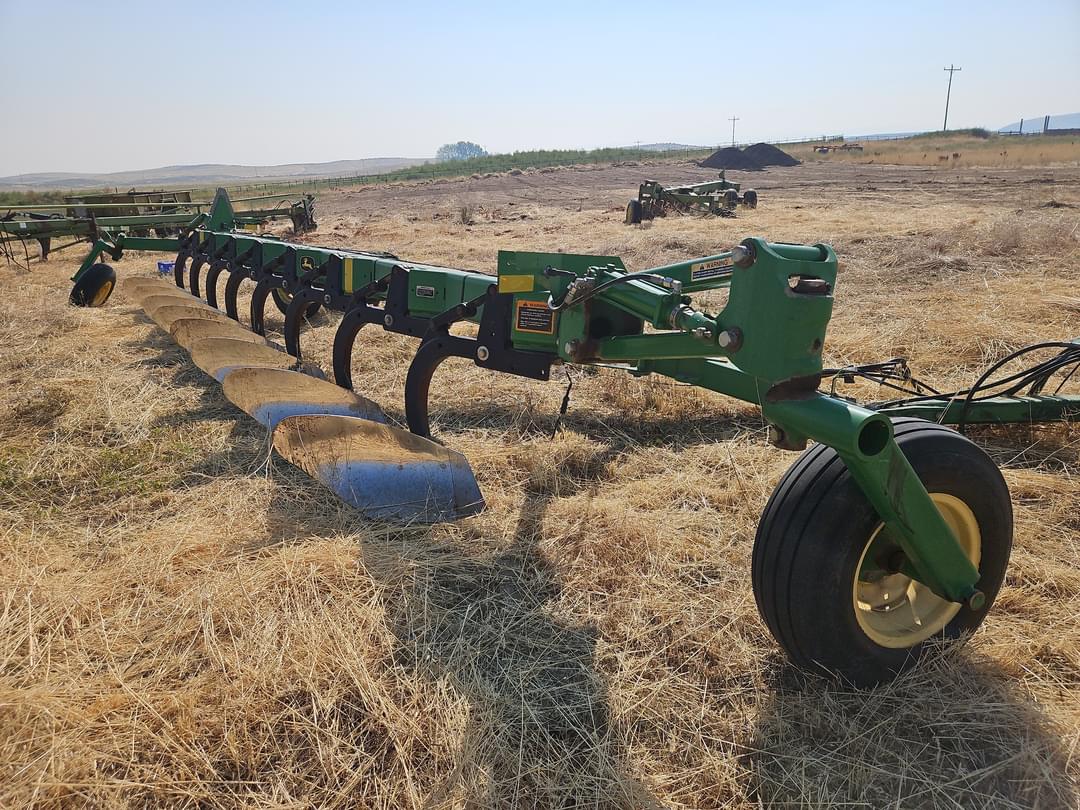 Image of John Deere 3710 Primary image
