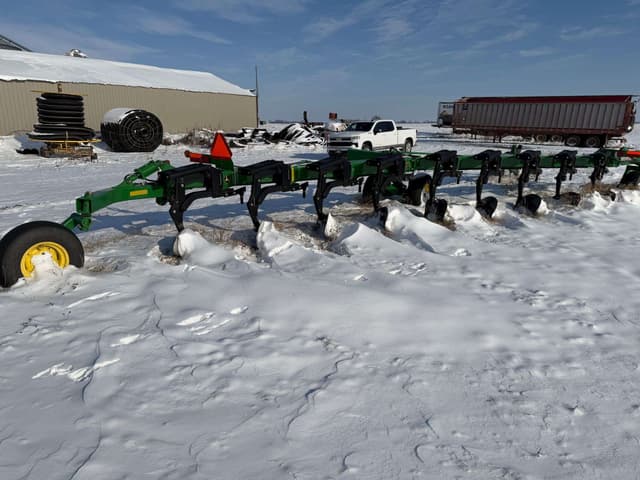 Image of John Deere 3710 equipment image 3