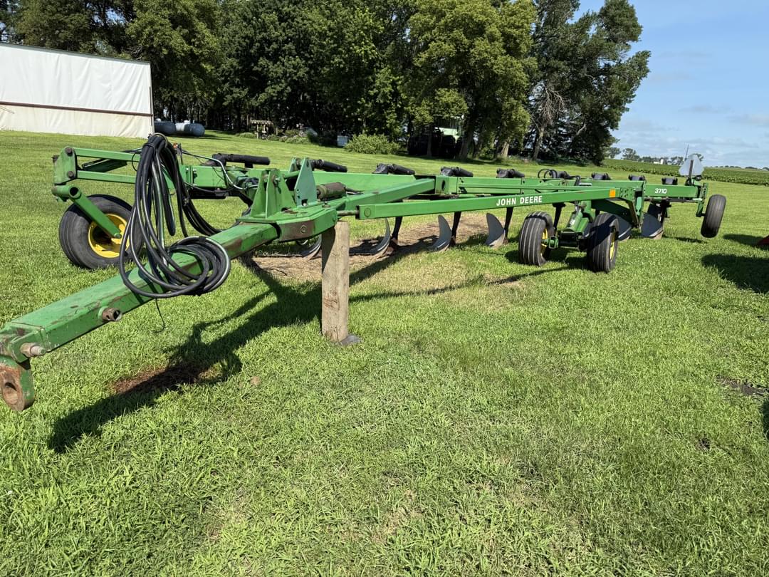 Image of John Deere 3710 Primary image