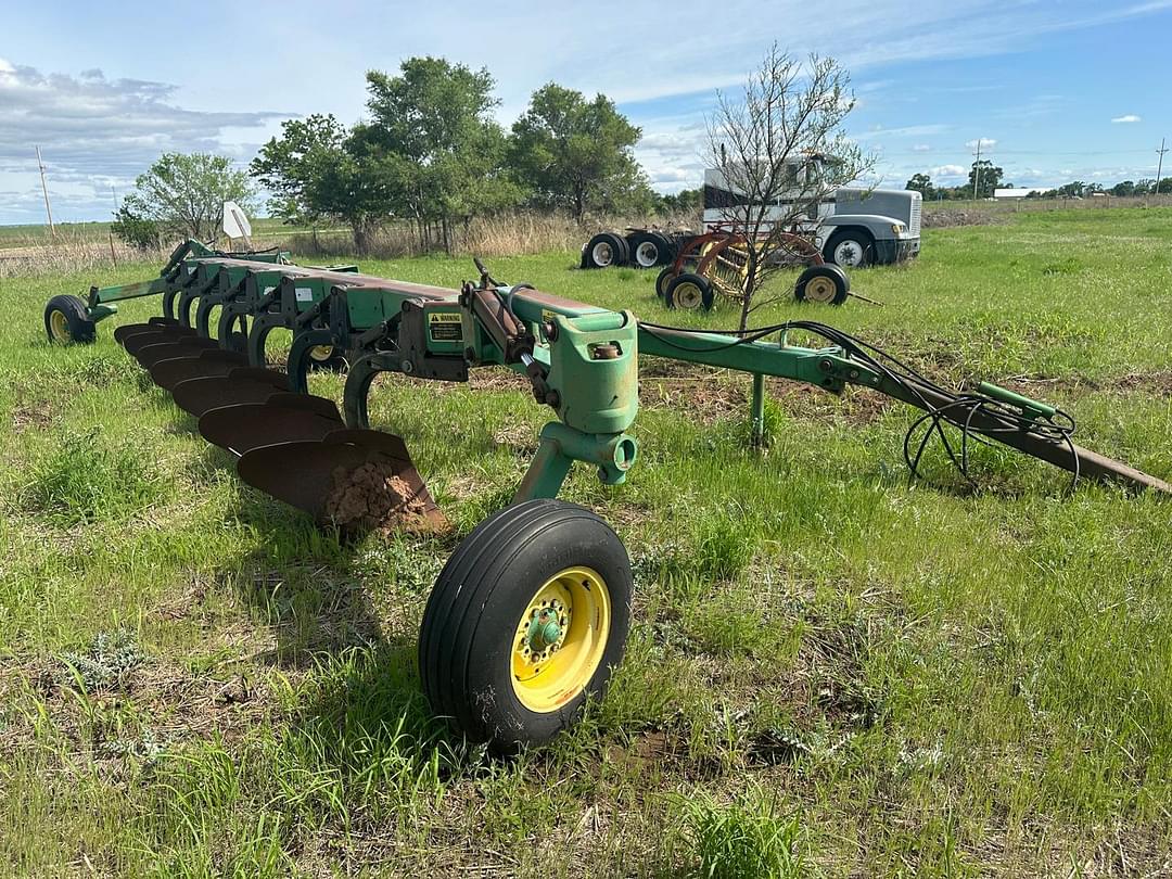 Image of John Deere 3710 Primary image
