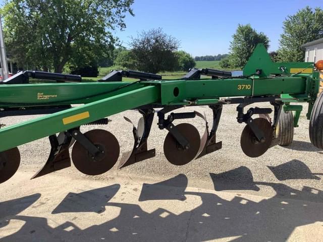 Image of John Deere 3710 equipment image 2