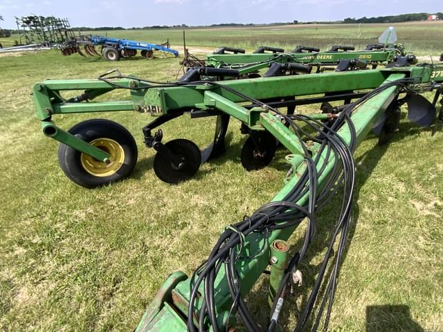 Image of John Deere 3710 equipment image 2