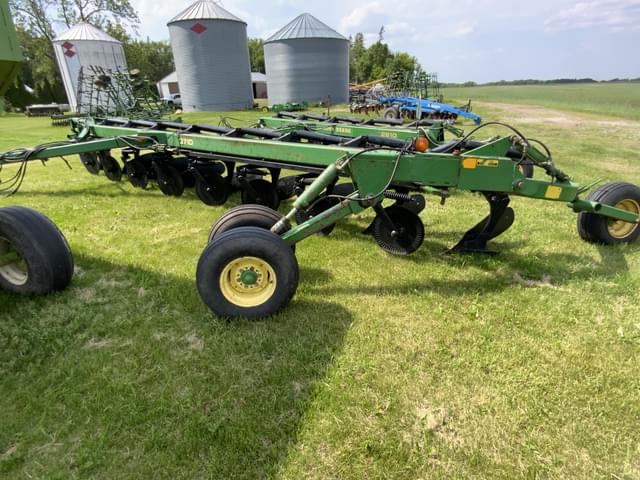 Image of John Deere 3710 equipment image 3