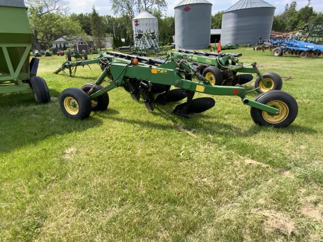 Image of John Deere 3710 equipment image 4