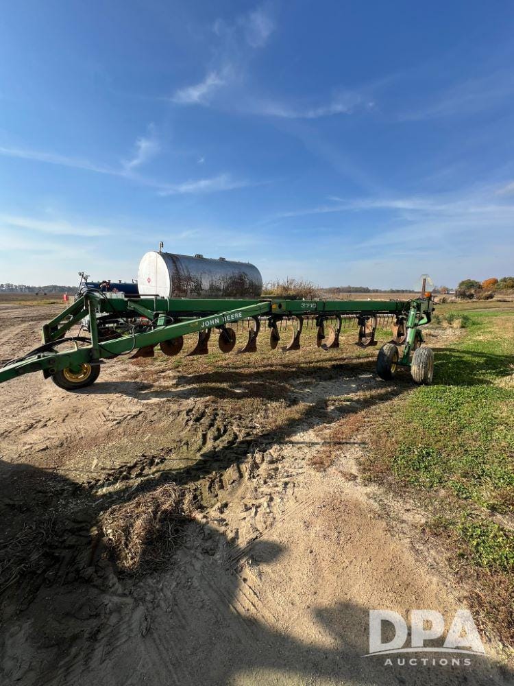 Main image John Deere 3710