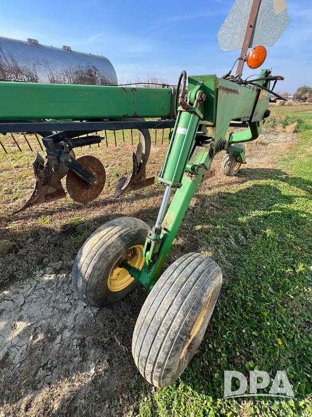 Image of John Deere 3710 equipment image 2