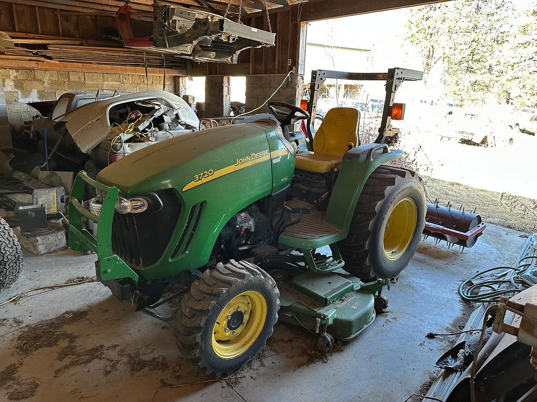 Image of John Deere 3720 Primary image
