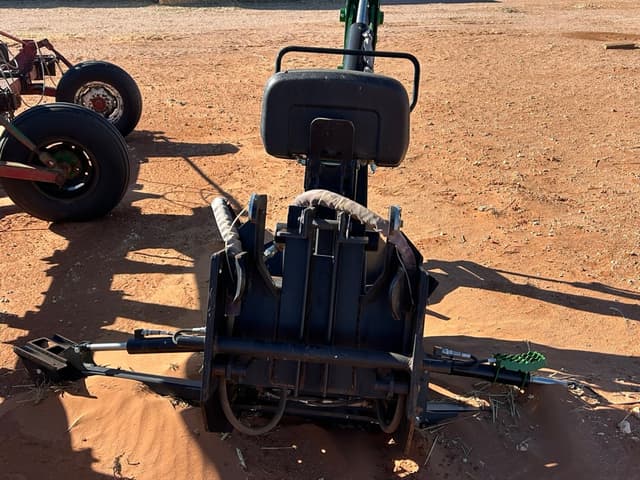 Image of John Deere 375 equipment image 2