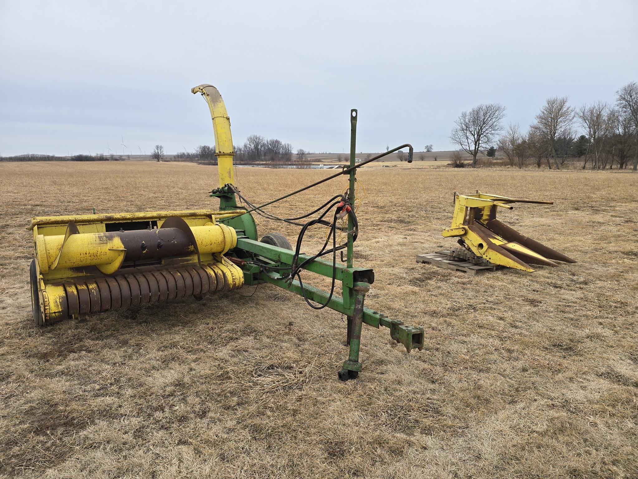 John Deere 3800 Equipment Image0