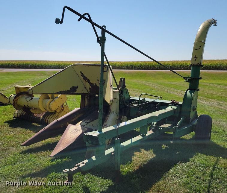 John Deere 3800 Equipment Image0