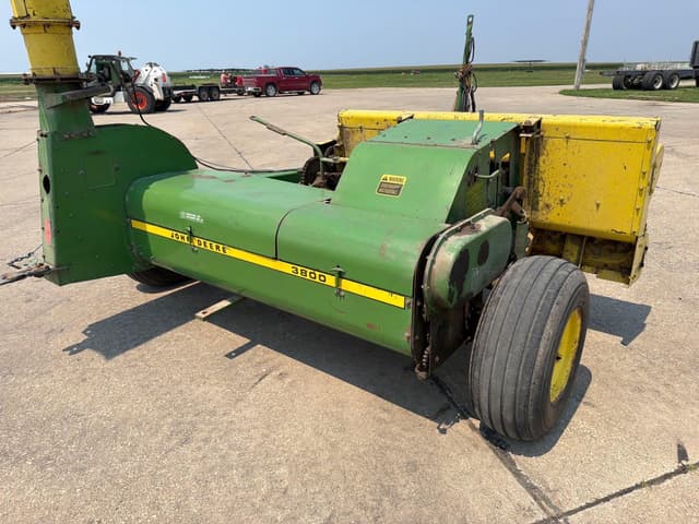 Image of John Deere 3800 equipment image 3