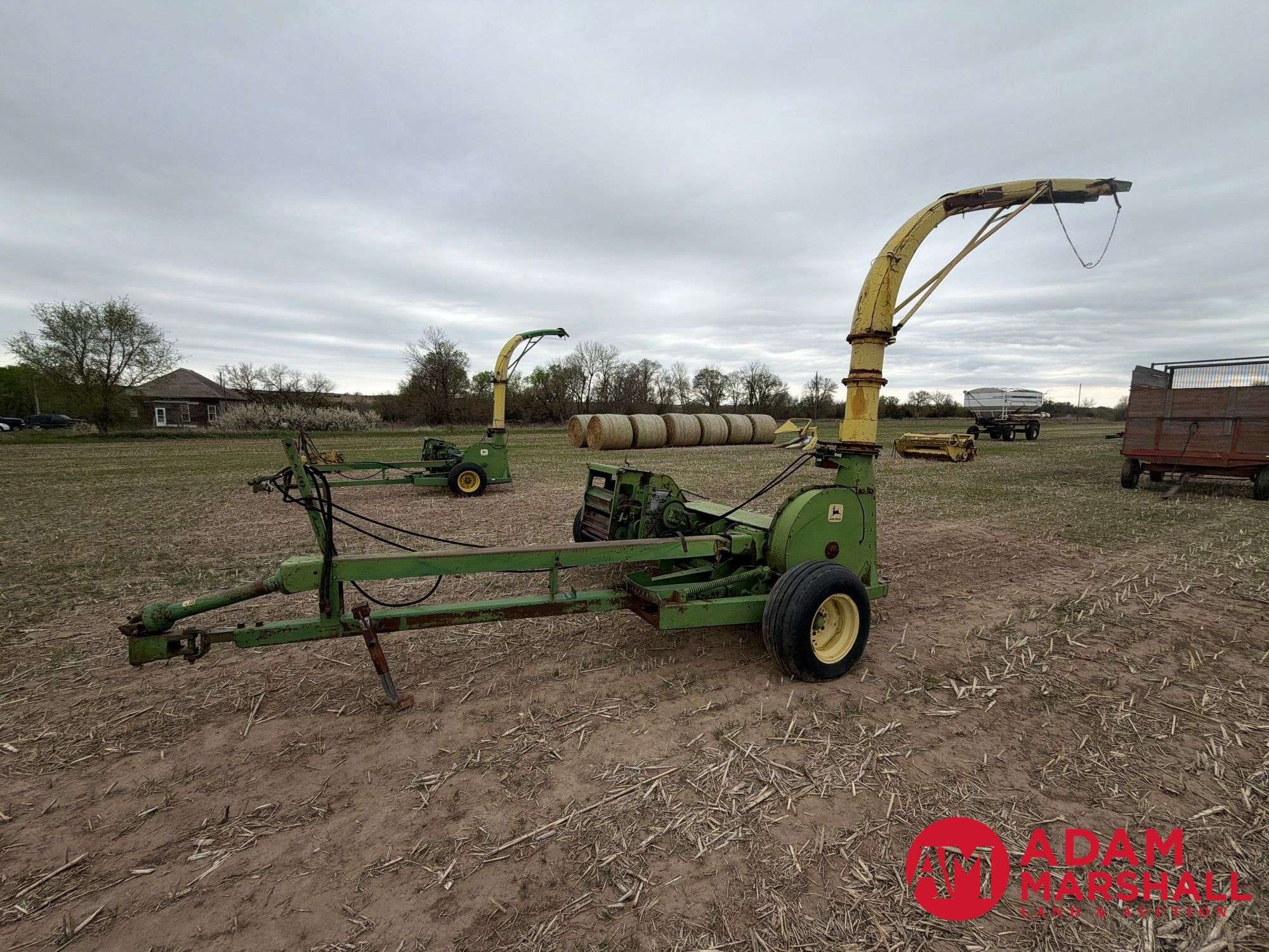 John Deere 3800 Equipment Image0