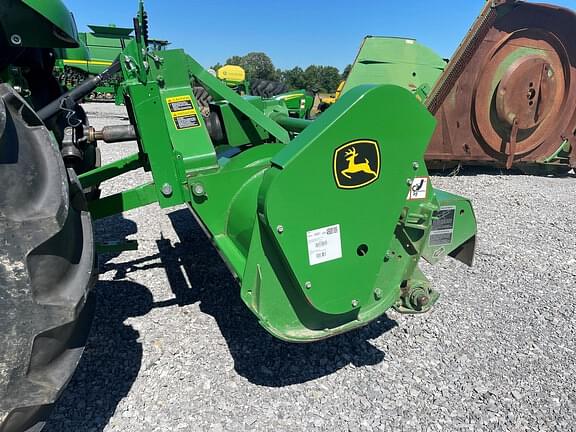 Image of John Deere 390 equipment image 1