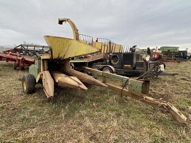 Image of John Deere 3940 equipment image 1