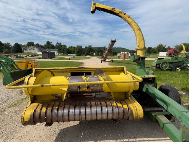 Image of John Deere 3940 equipment image 1