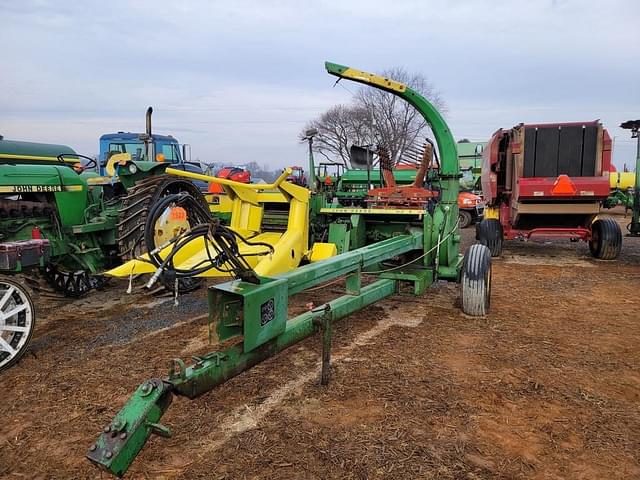 Image of John Deere 3940 equipment image 1