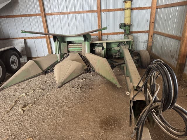 Image of John Deere 3940 equipment image 2