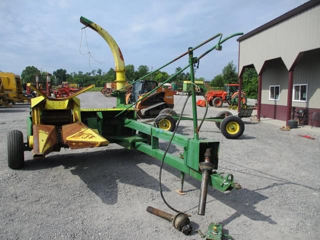 Image of John Deere 3940 equipment image 1