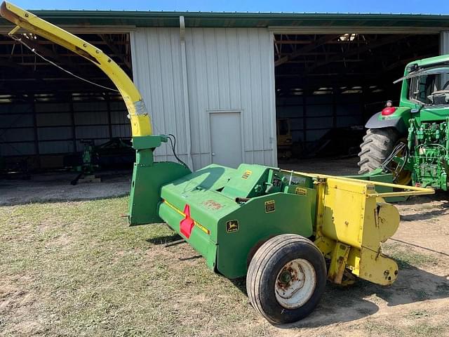 Image of John Deere 3940 equipment image 1