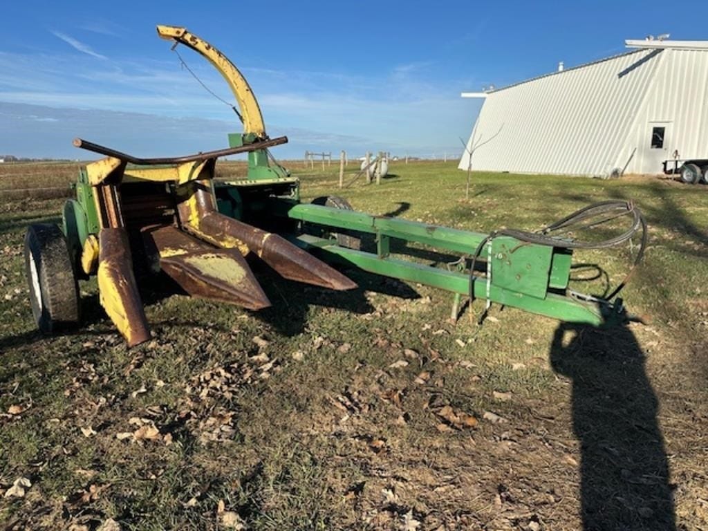 John Deere 3940 Equipment Image0