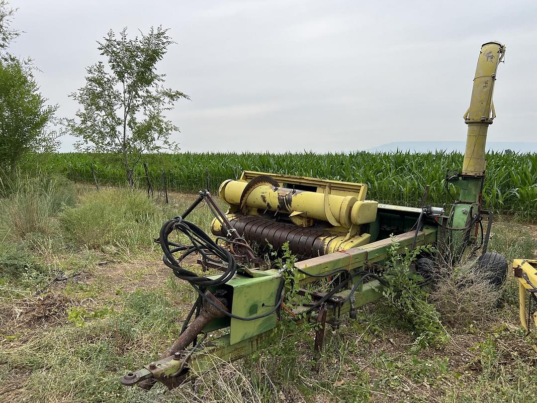 Image of John Deere 3940 Primary image