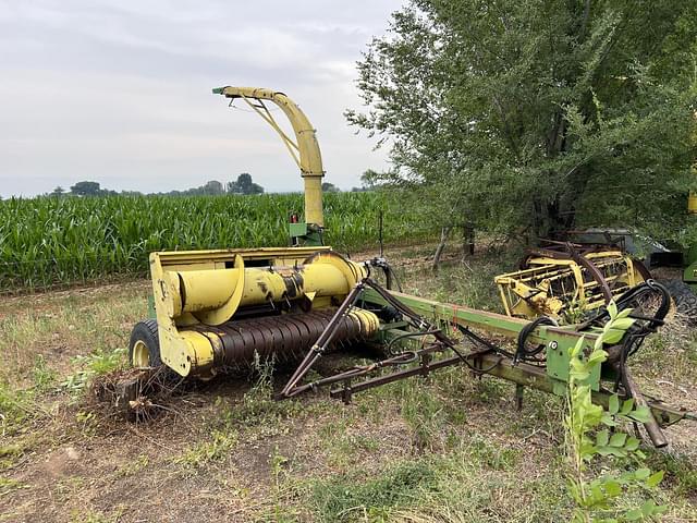 Image of John Deere 3940 equipment image 1