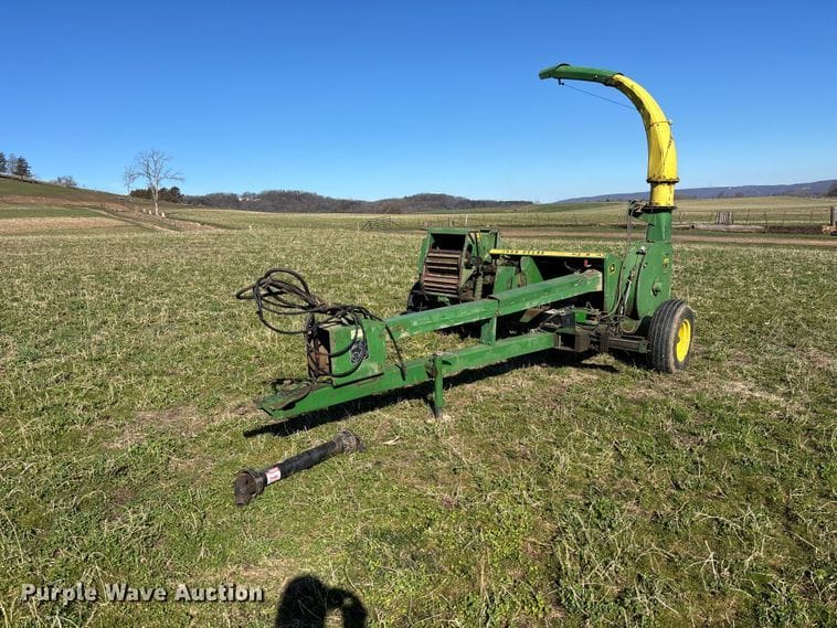John Deere 3940 Equipment Image0