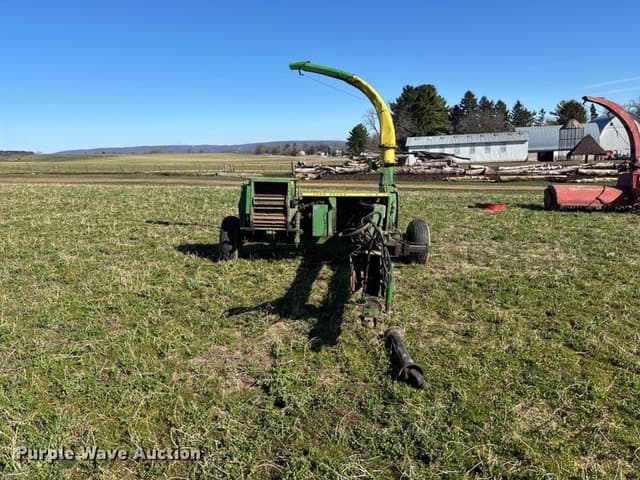 Image of John Deere 3940 equipment image 1