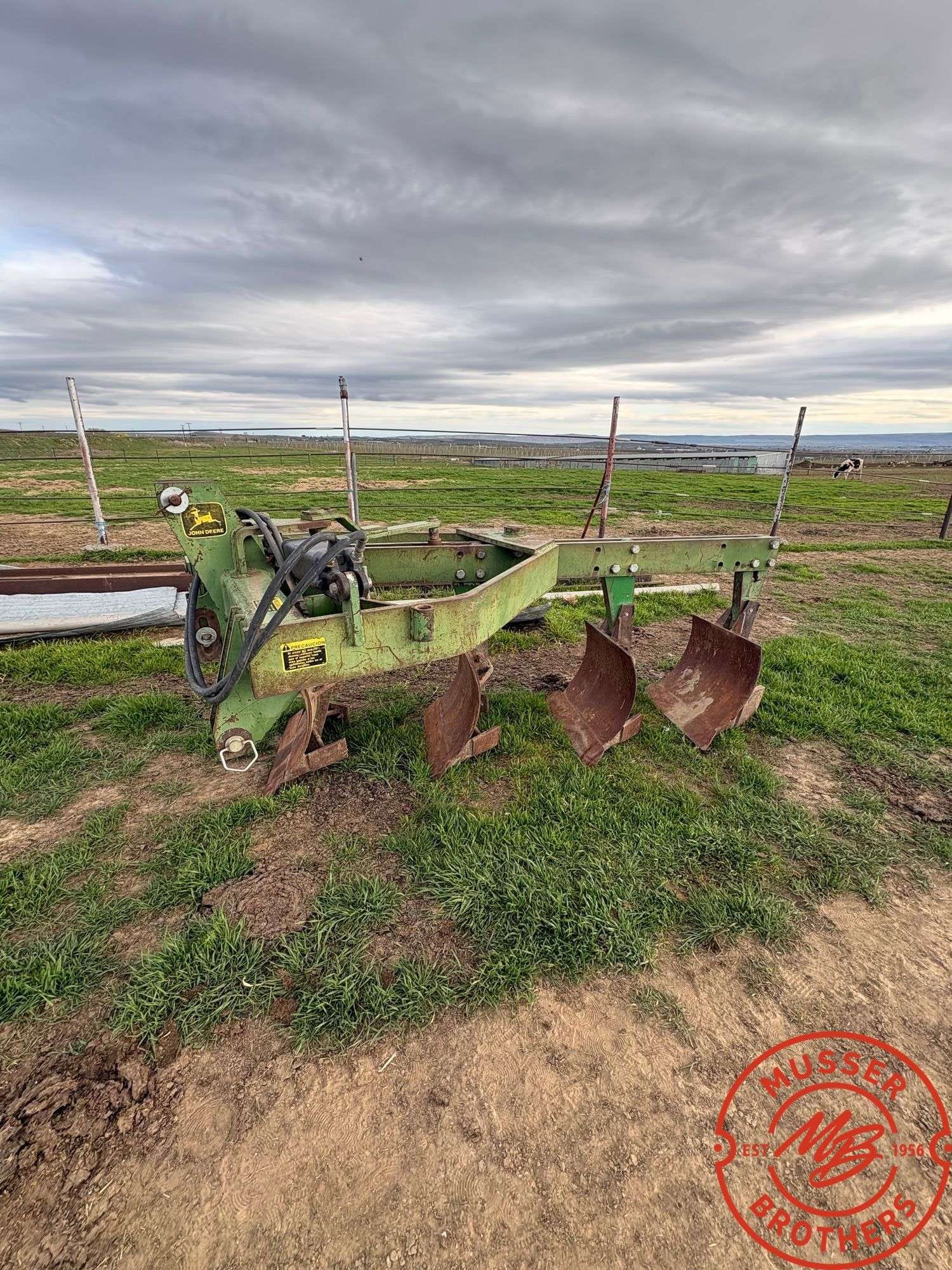 John Deere 3945 Equipment Image0