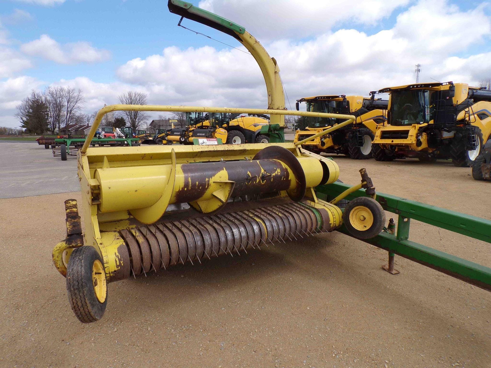 John Deere 3950 Equipment Image0