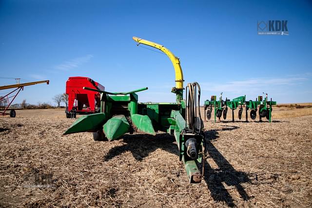 Image of John Deere 3950 equipment image 2