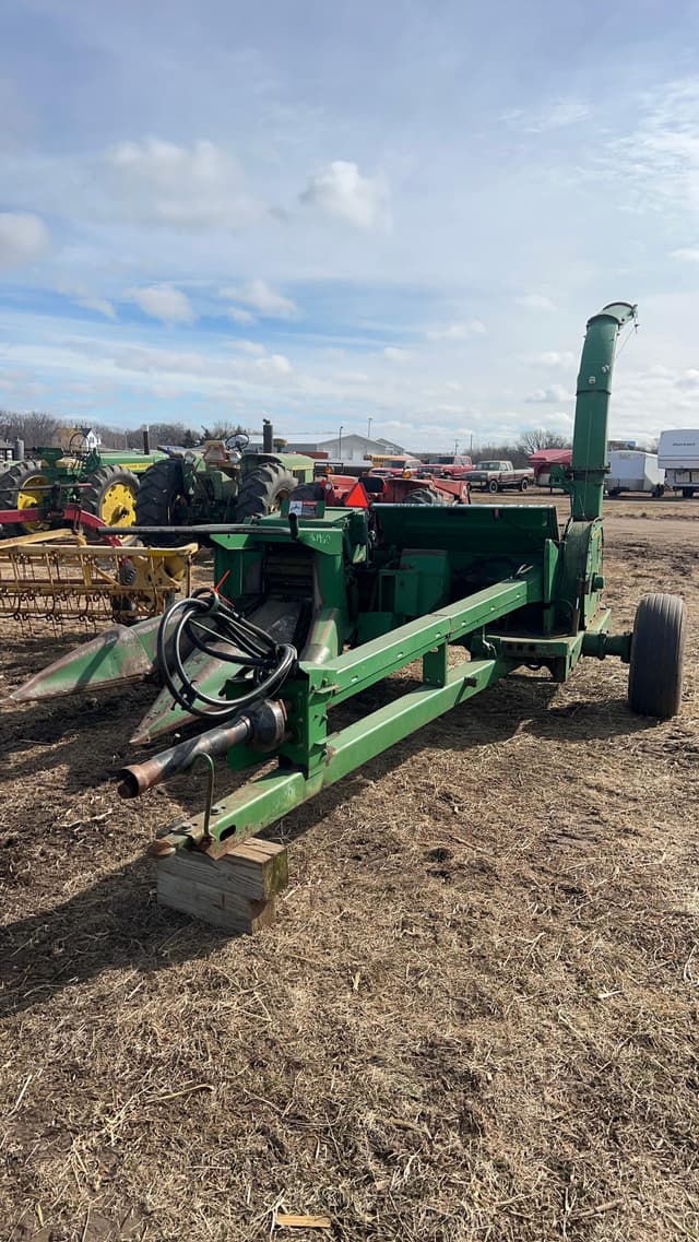 Image of John Deere 3950 equipment image 1