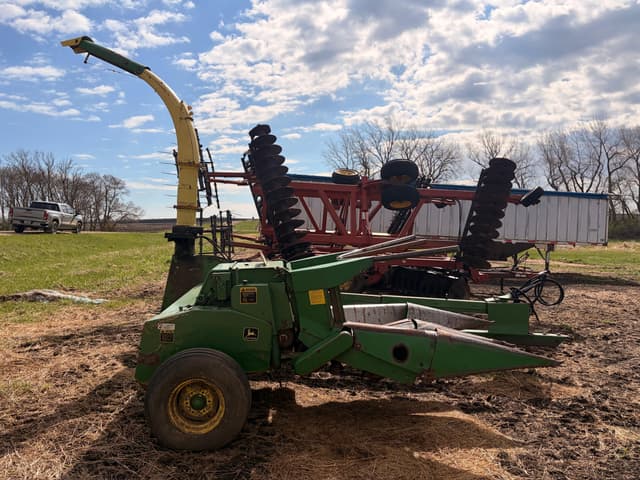 Image of John Deere 3950 equipment image 3