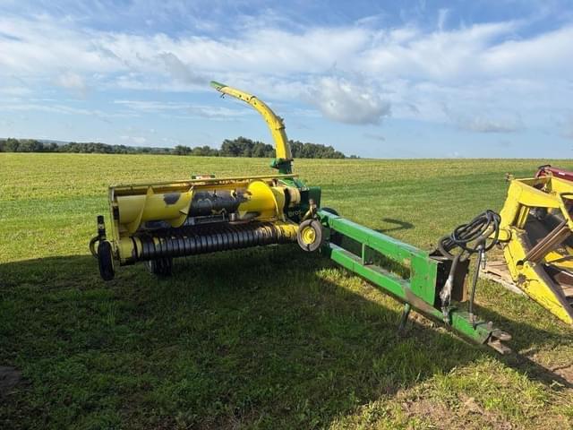 Image of John Deere 3950 equipment image 1