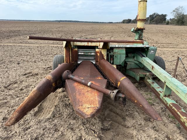 Image of John Deere 3950 equipment image 1