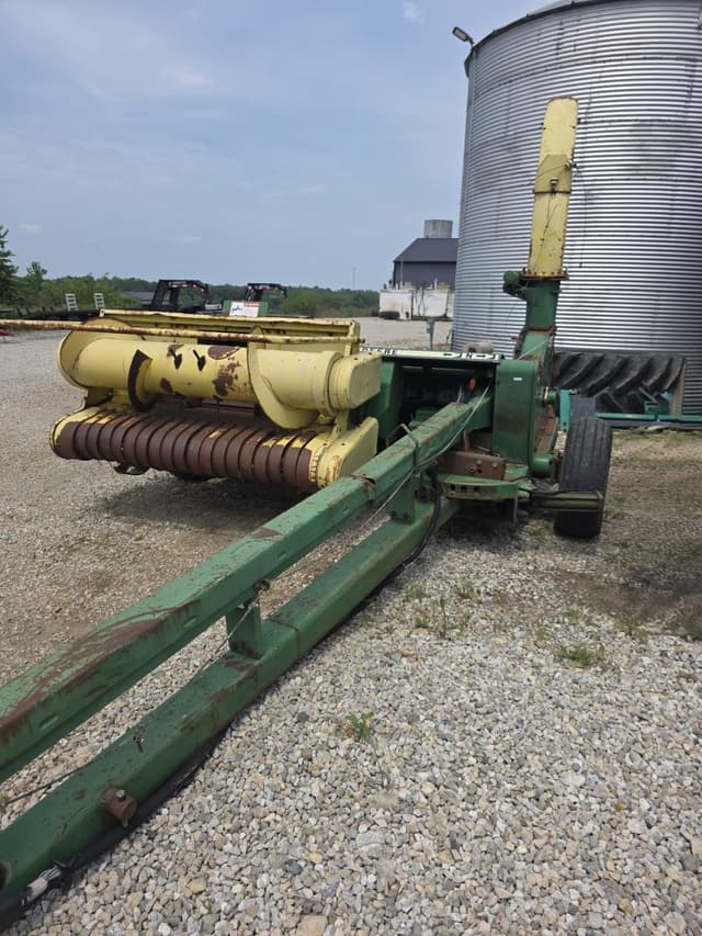 Image of John Deere 3950 equipment image 1