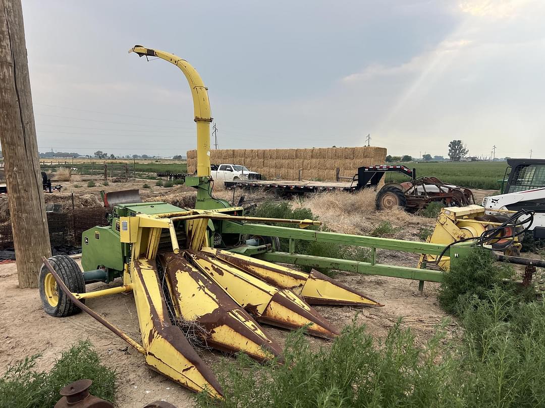 Image of John Deere 3960 Primary image