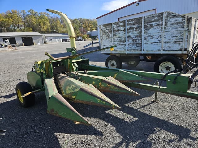 Image of John Deere 3960 equipment image 2